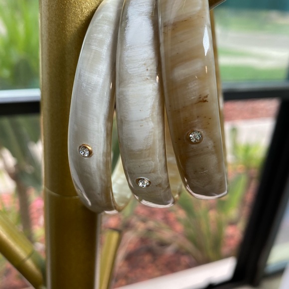 Handcrafted  BUFFALO HORN MINIMALIST BANGLE BRACELET (3PCS) - Picture 5 of 10